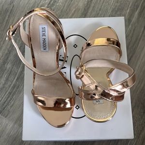 Like new Steve Madden rose gold heels size 9.5 Retail 99.00 only worn 1x